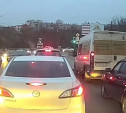 «Накажи автохама»: водитель маршрутки «сдерживал» движение по ул. Демонстрации