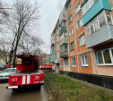 Спасатели эвакуировали 10 человек из горящей пятиэтажки в Ефремове