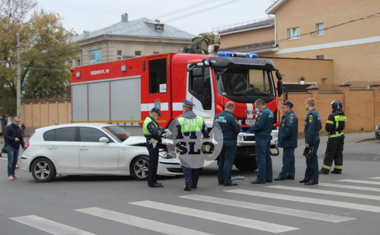 В Туле пожарная машина столкнулась с BMW