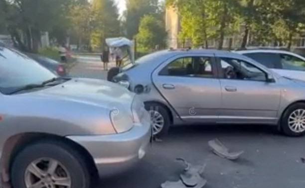 В Туле на ул. Кирова пьяный водитель устроил ДТП: видео