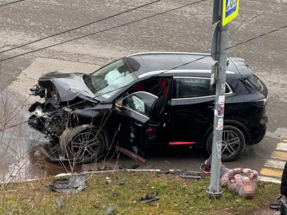 Два человека пострадали в жестком ДТП на улице Фрунзе в Туле