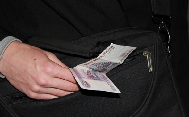 Директор МУП в Заокском незаконно получил около 300 тысяч рублей