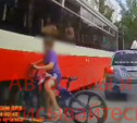 В Туле ребенок чудом избежал смерти под трамваем: видео