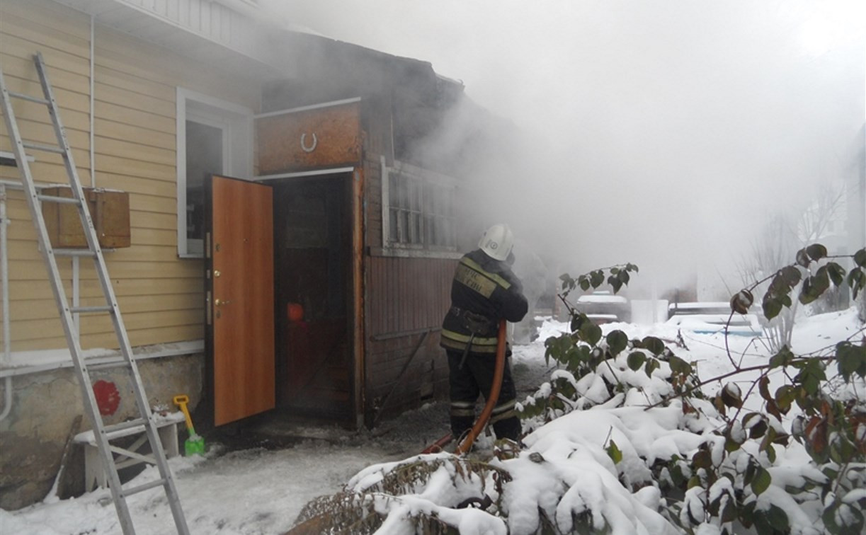 В Туле жилой дом тушили 14 пожарных