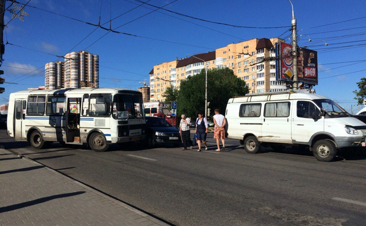 Тройное ДТП на Зеленстрое: Въезд в город серьезно затруднен