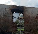 В Бутырках загорелся заброшенный дом