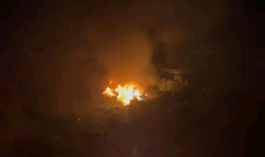 На Зеленстрое рядом с новостройками сгорела дача: видео