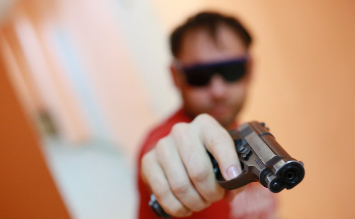 Пьяный алексинец с игрушечным пистолетом устроил дебош в магазине