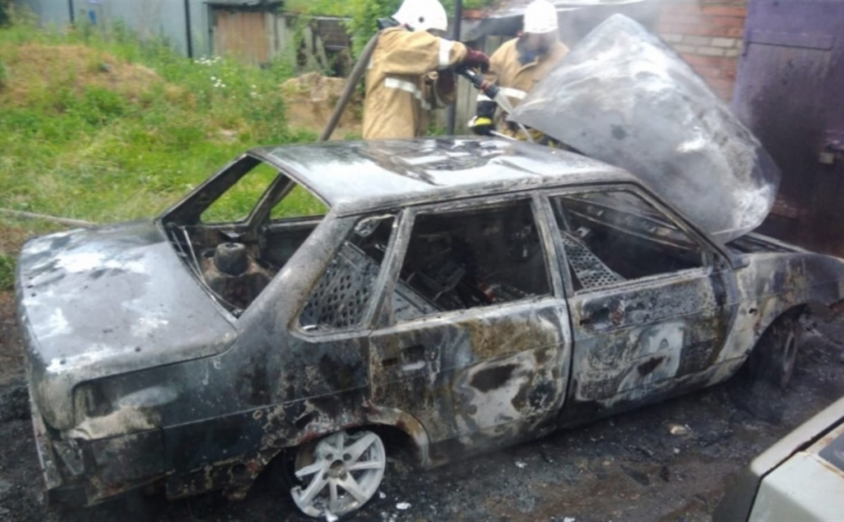 В Тульской области сгорели два автомобиля