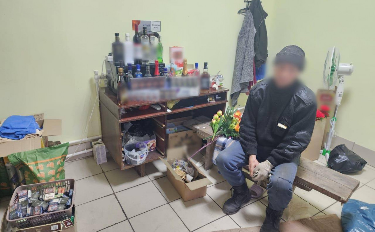 В Тульской области у предпринимателя изъяли контрафактного алкоголя и сигарет на 1,1 млн рублей