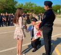 В Туле полицейский во время построения предложил своей девушке руку и сердце