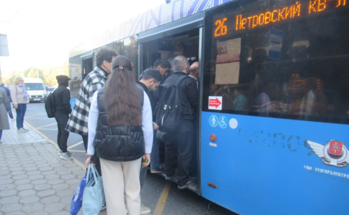 Туляк пожаловался на нехватку автобусов по маршруту № 26