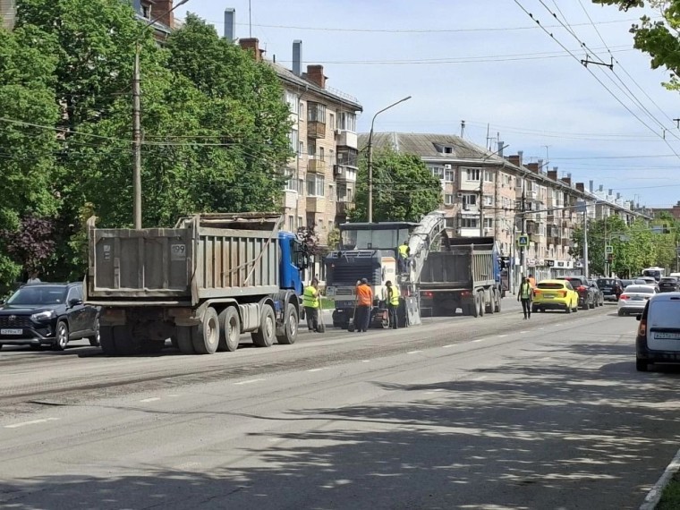 На Красноармейском проспекте снимают старый асфальт