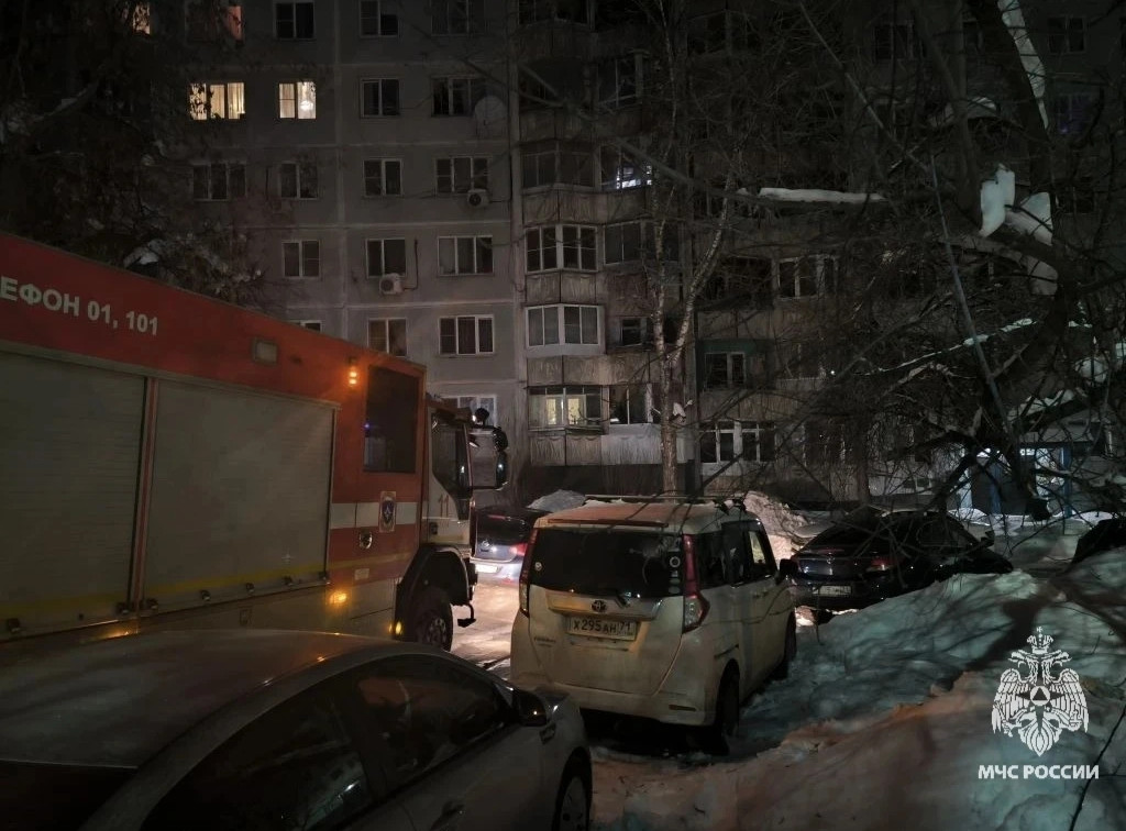 Следователи выехали на место пожара, где погибли женщина и ребенок