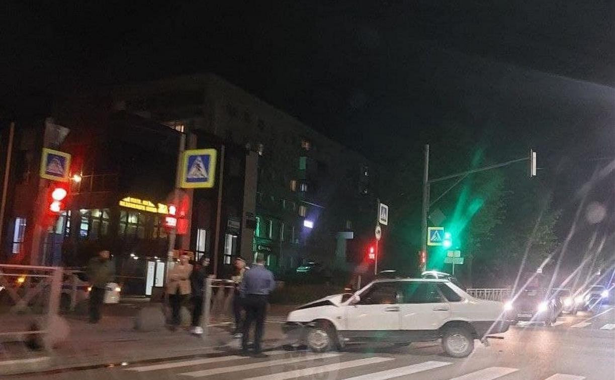 На ул. Демонстрации в Туле столкнулись BMW и ВАЗ