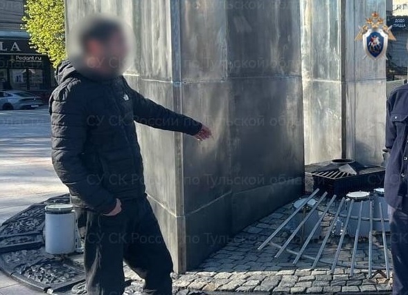 В Туле пьяный иностранец справил нужду в Вечный огонь на «Трех штыках»