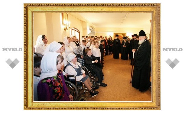 В день Пасхи Патриарх Кирилл посетил интернат для умственно отсталых детей
