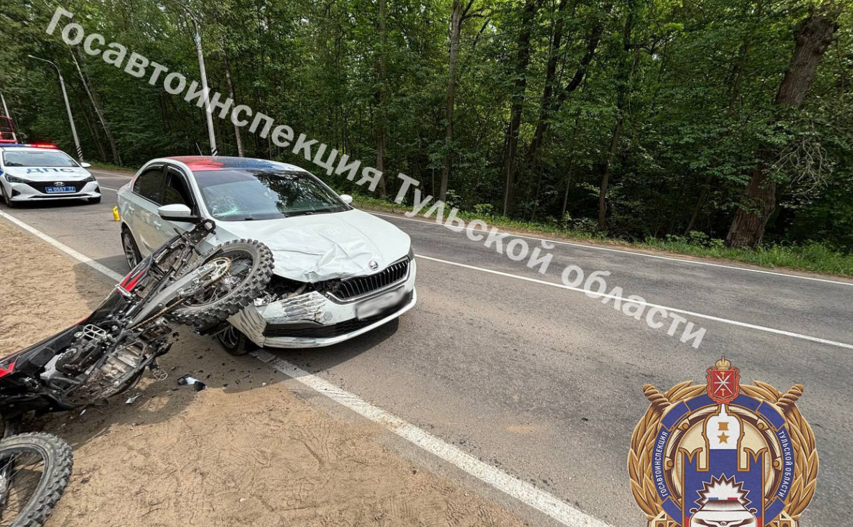 Под Алексином мотоциклист влетел в Skoda