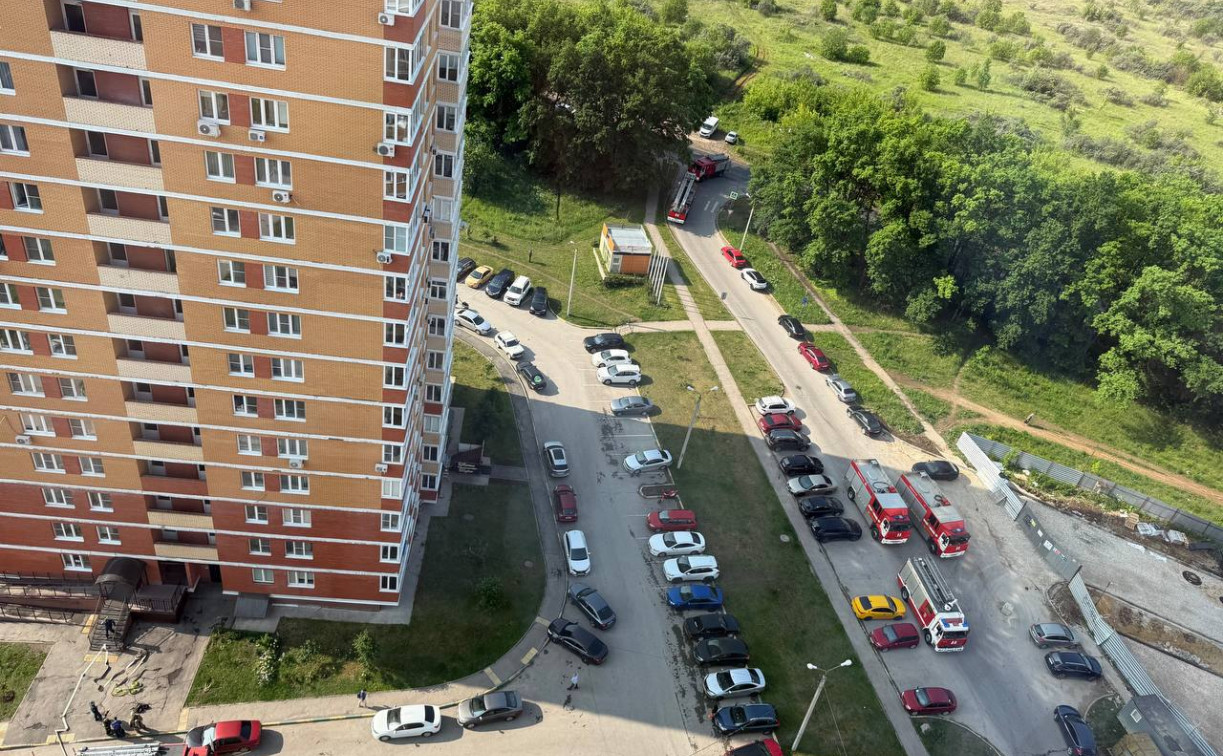 Мужчину, который поджег диван в Левобережном, увезла мать