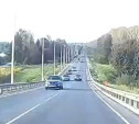 Под Тулой автомобилист пошел на рискованный обгон