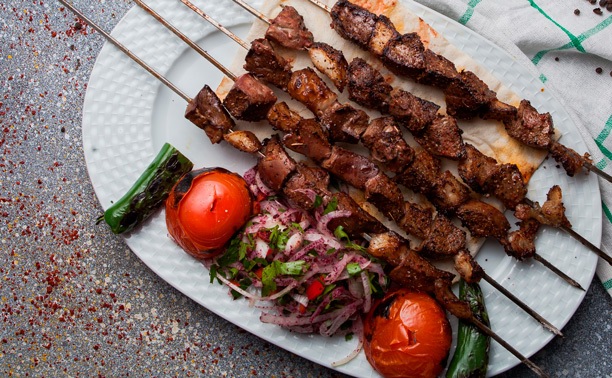 «Мангальный» тест: ты точно не умеешь жарить шашлык, если не ответишь на эти вопросы