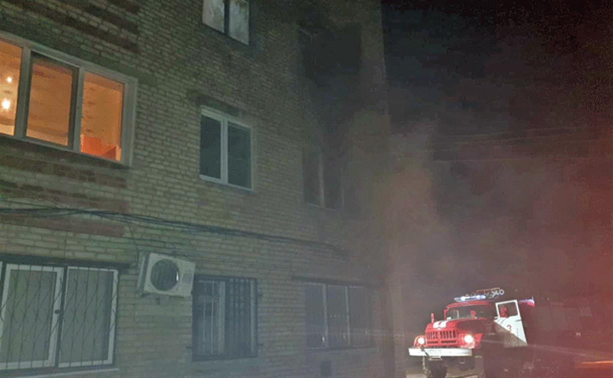 В Ясногорске во время пожара в пятиэтажке пострадала престарелая женщина