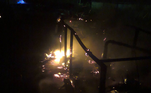 В Киреевском районе на глазах у сторожа сгорела металлическая бытовка