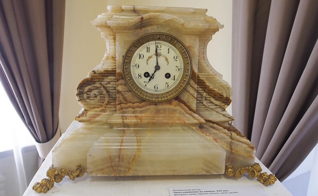 Уникальные часы из полудрагоценных камней: в Туле открылась выставка «Делу время, потехе час»