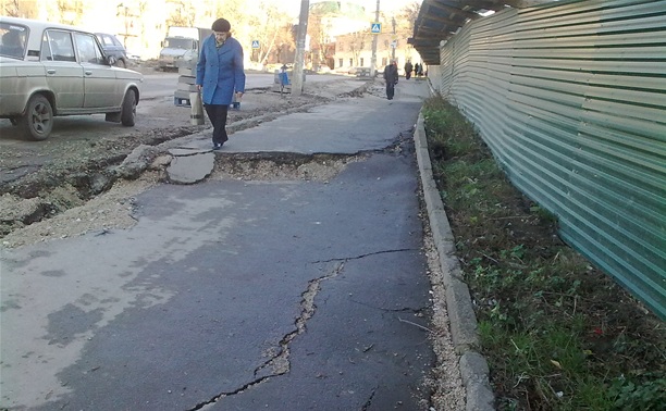 В Туле из-за стройки проваливается тротуар