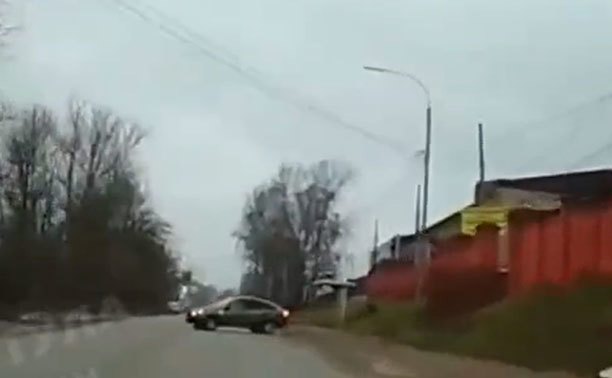 В Туле автомобилист встретил сразу двух «подозрительных» водителей