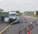 На трассе М-4 Renault врезался в попутный грузовик: пострадали три человека