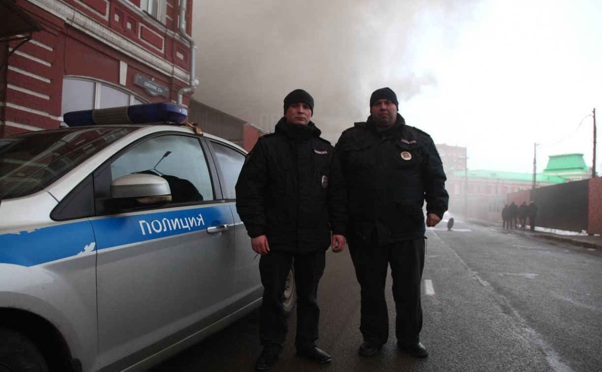 Пожар в военном госпитале на ул. Советской: выводить людей из здания начали полицейские