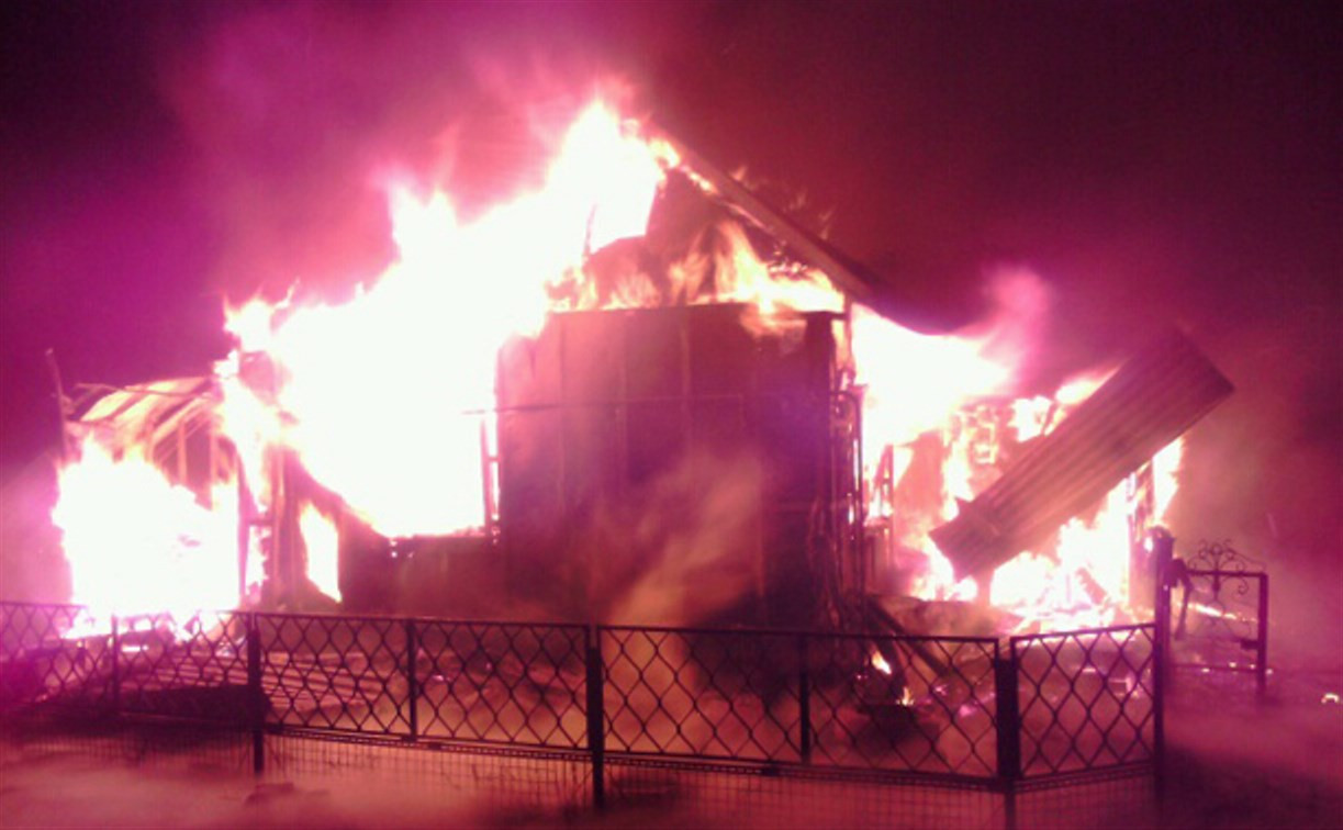 Пожар в Алексинском районе уничтожил два дома