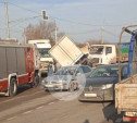 Замес на трассе М2 в Туле: в ДТП попали три грузовика и микроавтобус – фото с места событий