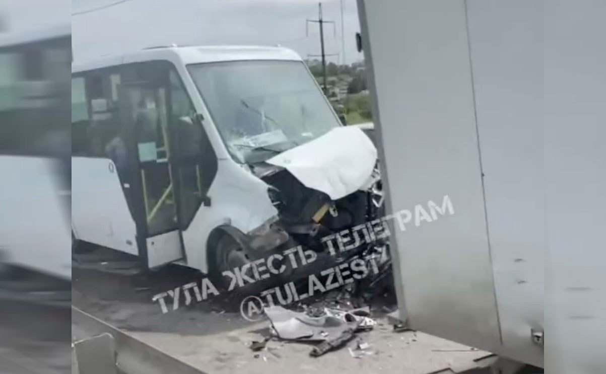 Автобус попал в ДТП на Калужском шоссе