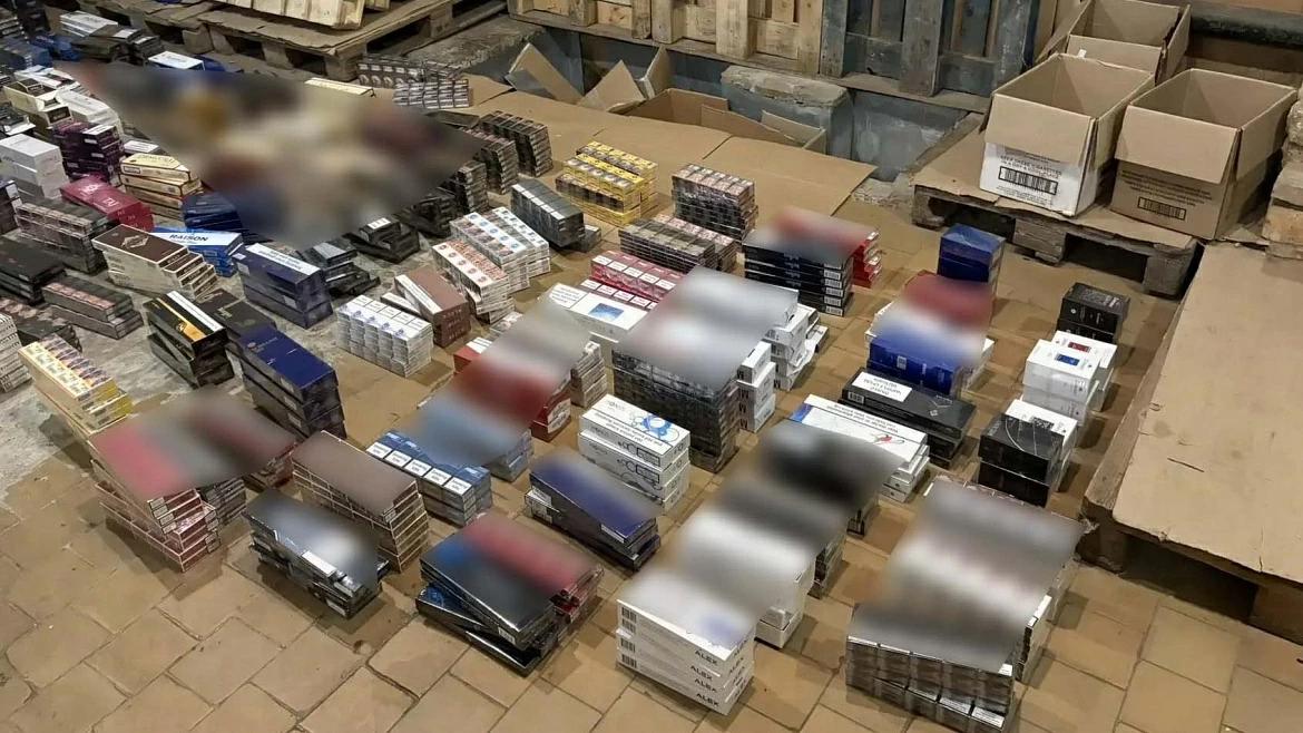 Новомосковские силовики изъяли партию нелегальных сигарет стоимостью 5,8 млн рублей