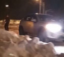 В Алексине сноубордист устроил опасные покатушки с автомобилем