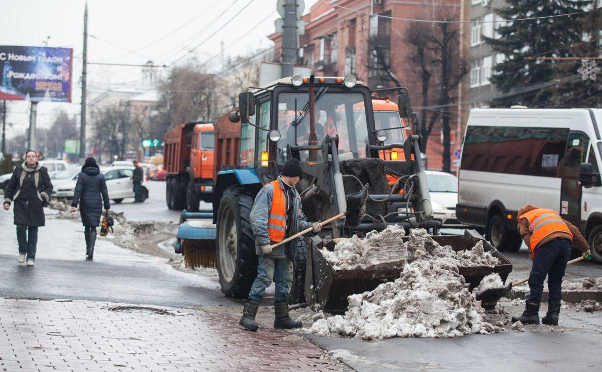 В Туле 150 человек расчищают дороги от снега