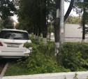 В Туле Mercedes залез на газон мемориала Тулякам — Героям Советского Союза
