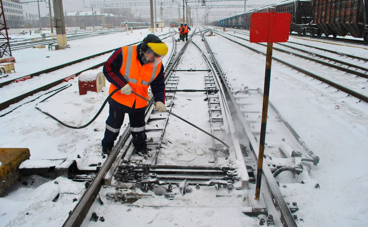 Тульские железнодорожники ликвидируют последствия снегопада