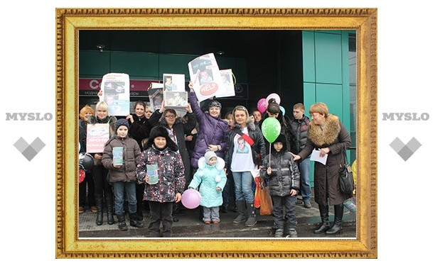 В поддержку жертвы ДТП Дениски Трунова в Туле прошел флешмоб