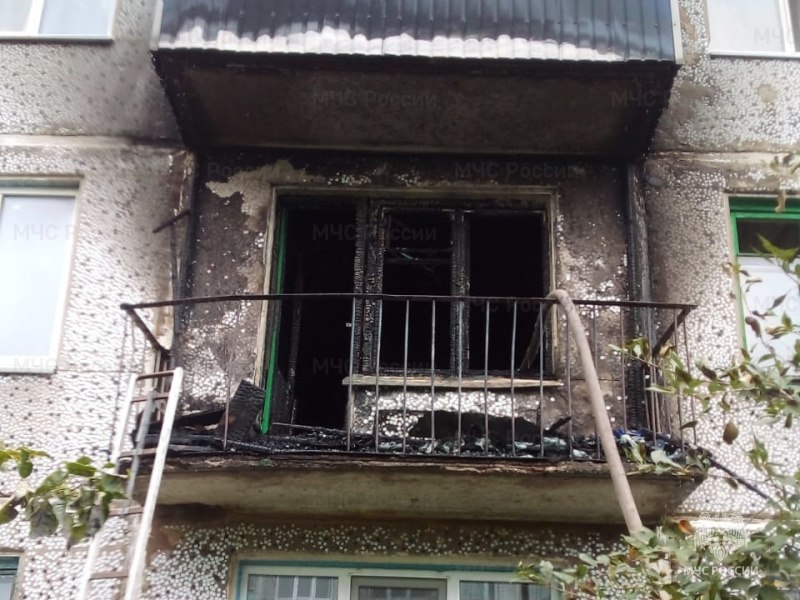 В Каменском районе пожарные эвакуировали из горящего дома 9 человек