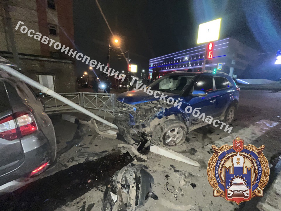 В Туле Volkswagen устроил двойное ДТП на Демидовской 