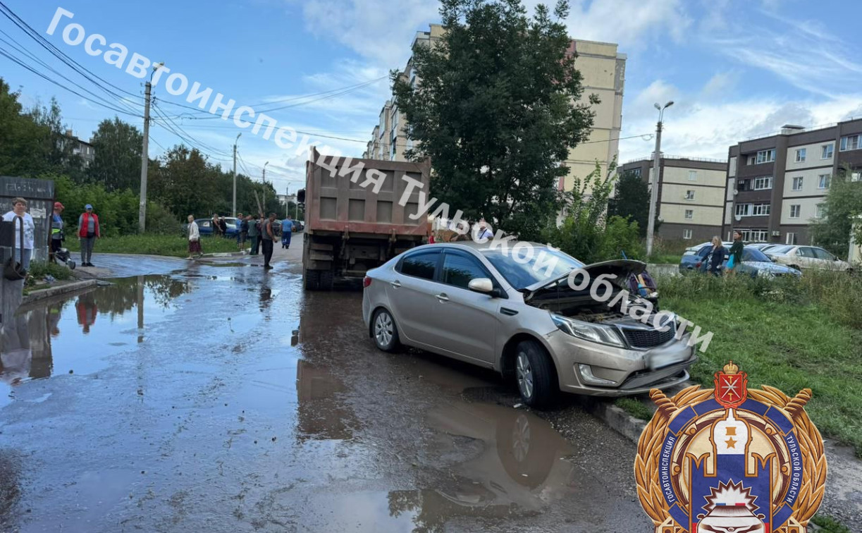 В Новомосковске гаишники задержали пьяного водителя, повредившего две машины и шлагбаум