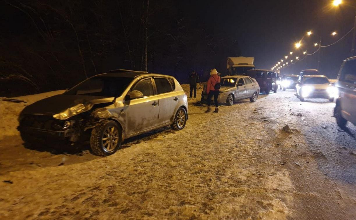 На трассе «Крым» под Тулой столкнулись 16 машин: пострадали 8 человек