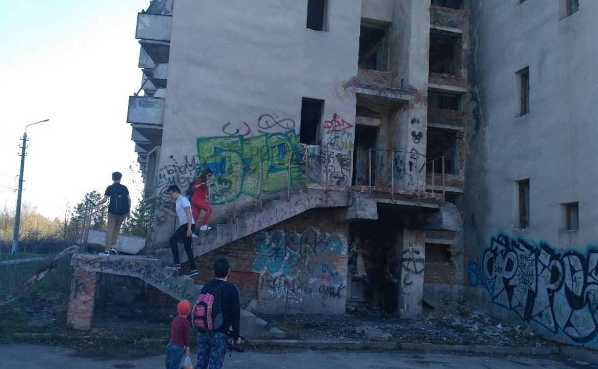 В заброшенном «Доме здоровья» в Туле вновь гуляют подростки