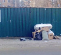 В Туле «магнитная» контейнерная площадка зарастает мусором