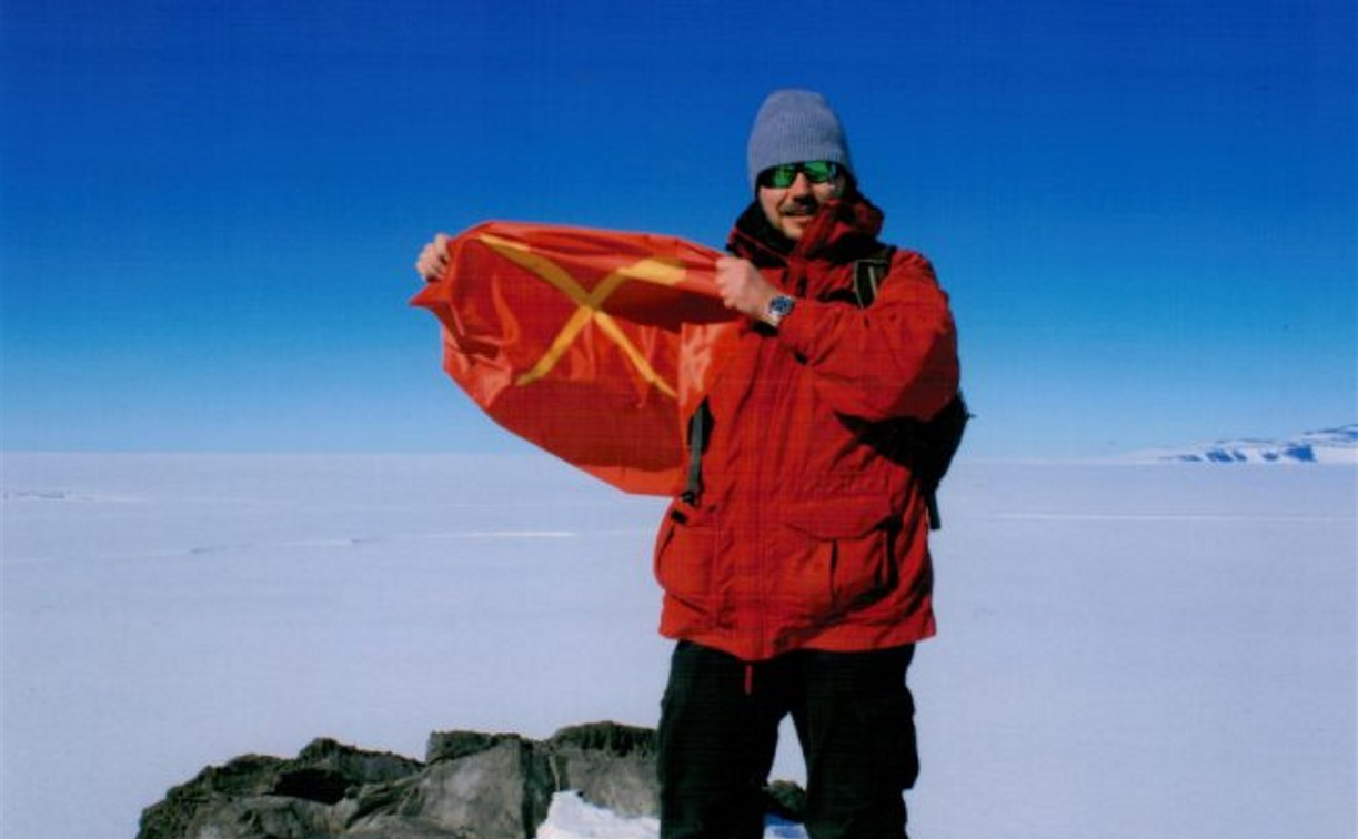 На антарктической исследовательской станции появился флаг Алексина