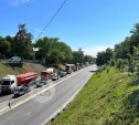 Калужское шоссе встало в пятикилометровой пробке из-за ДТП