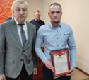 В Ефремове наградили мужчин, спасавших жителей многоэтажки после взрыва газа